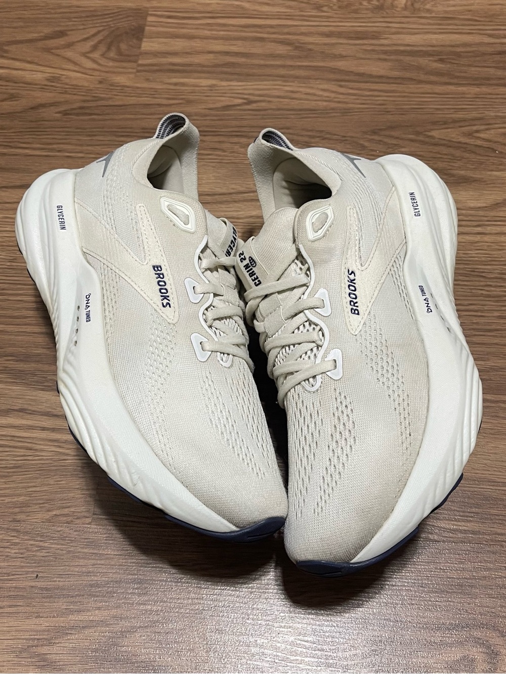Brooks Glycerin 22 Women’s size 9.5 tan Beige Mesh athletic Sneakers 1204341B418
